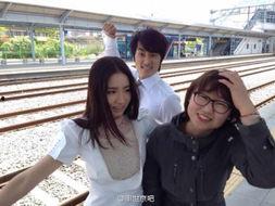 申世景花絮,幕后甜蜜瞬间，揭开明星真实魅力