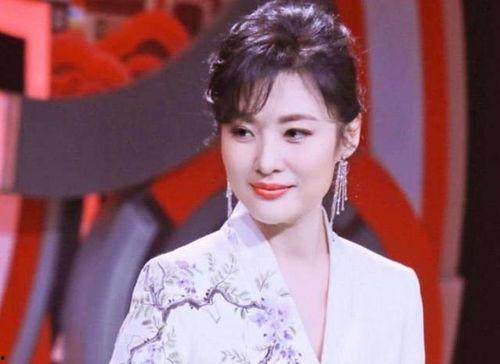 周涛年轻照片曝光,揭秘昔日女神的青涩瞬间